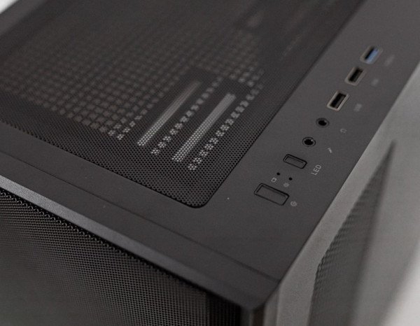 Kuciste Tracer 2234 PSU-650W G650 ATX, providna stranica, ugradjena 4xRGB kulera, Crno SA NAPAJANJEM